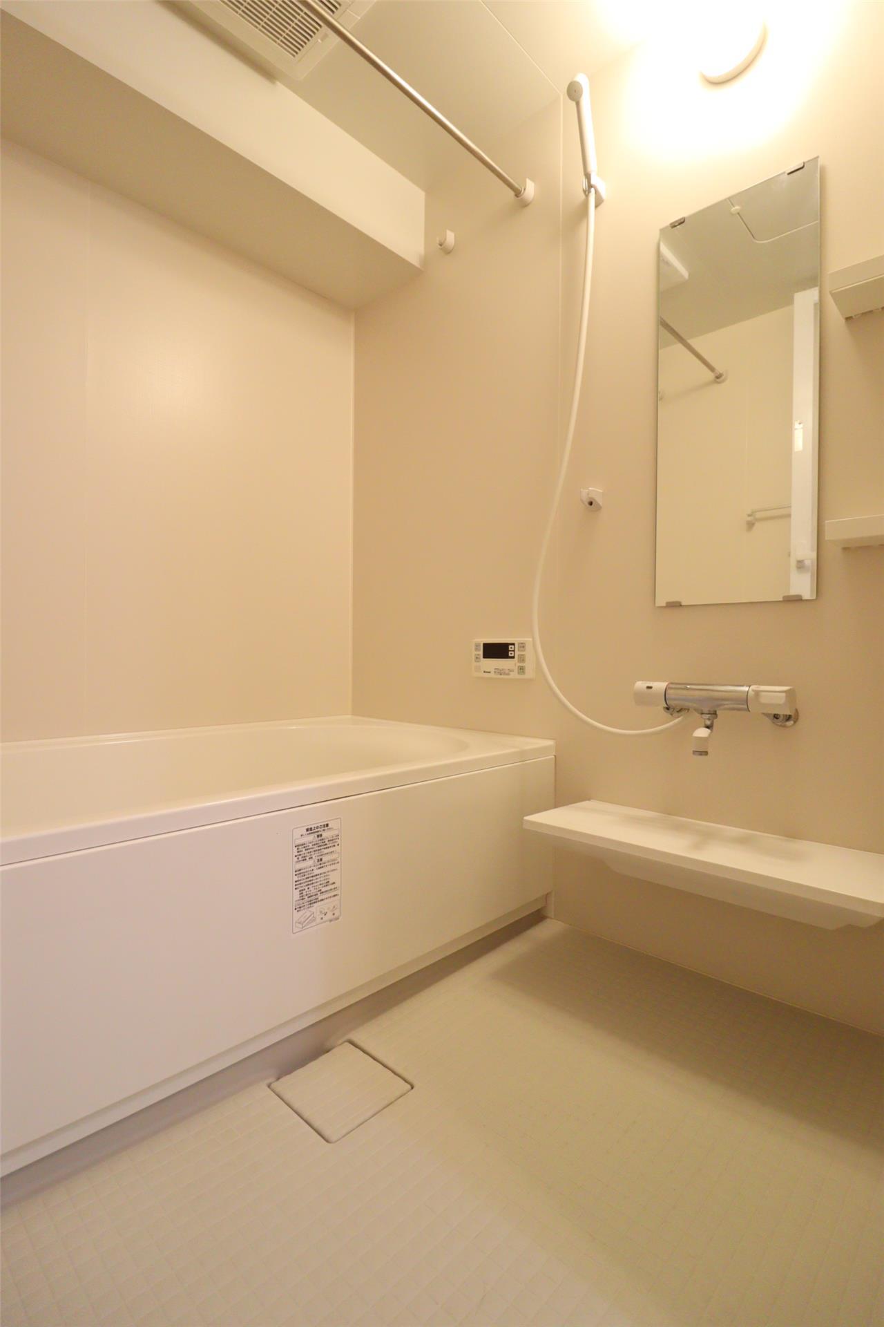 バス・シャワールーム　※同物件内別室の写真を使用しております。