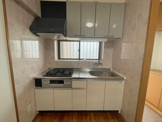 キッチン　※別部屋の写真になっております　現状優先です