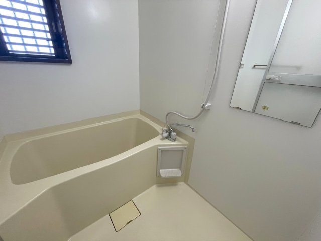 バス・シャワールーム　※別部屋の写真になっております　現状優先です