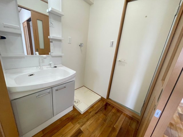 洗面設備　※別部屋の写真になっております　現状優先です