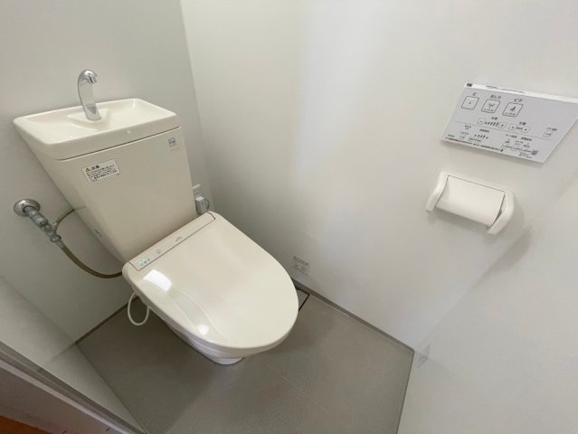 トイレ　※別部屋の写真になっております　現状優先です