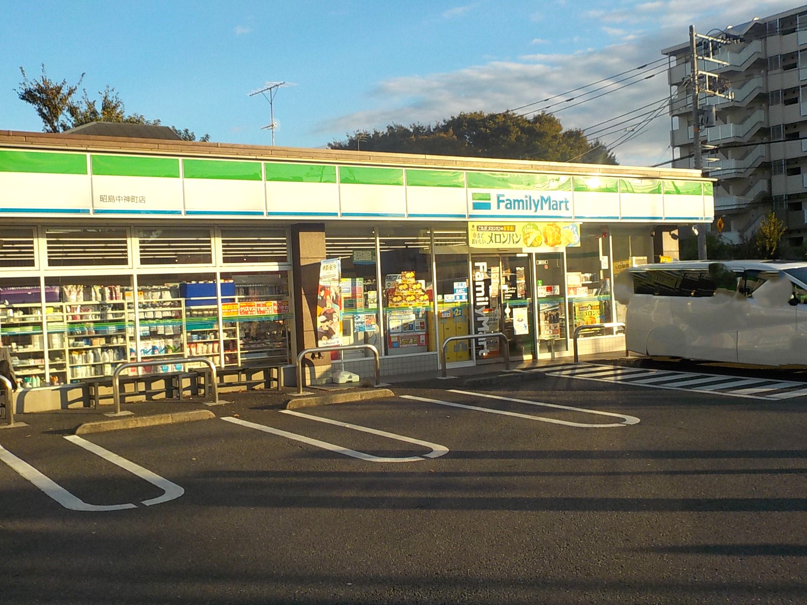 コンビニ　ファミリーマート昭島中神町店（コンビニ）まで420m