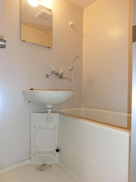 バス・シャワールーム　【参考】コスモヒルズ中央林間の内装（現況優先）