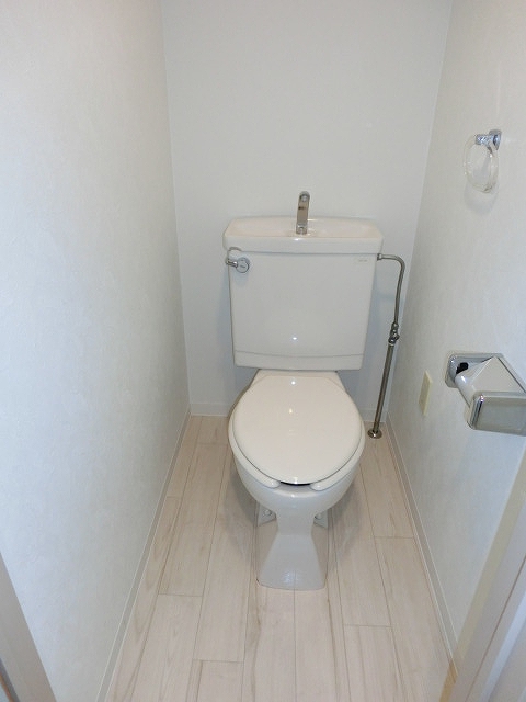 トイレ　【参考】コスモヒルズ中央林間の内装（現況優先）