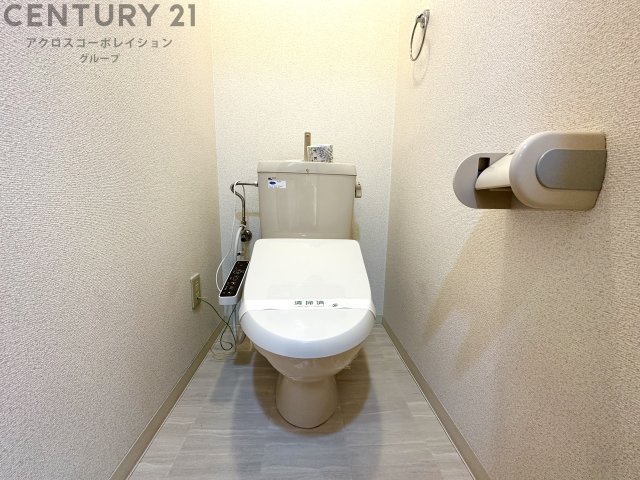 トイレ　温水洗浄暖房便座ついてます♪