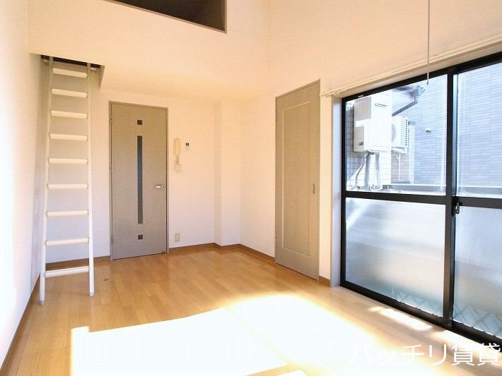 居室・リビング　同型タイプの為、現状を優先致します。