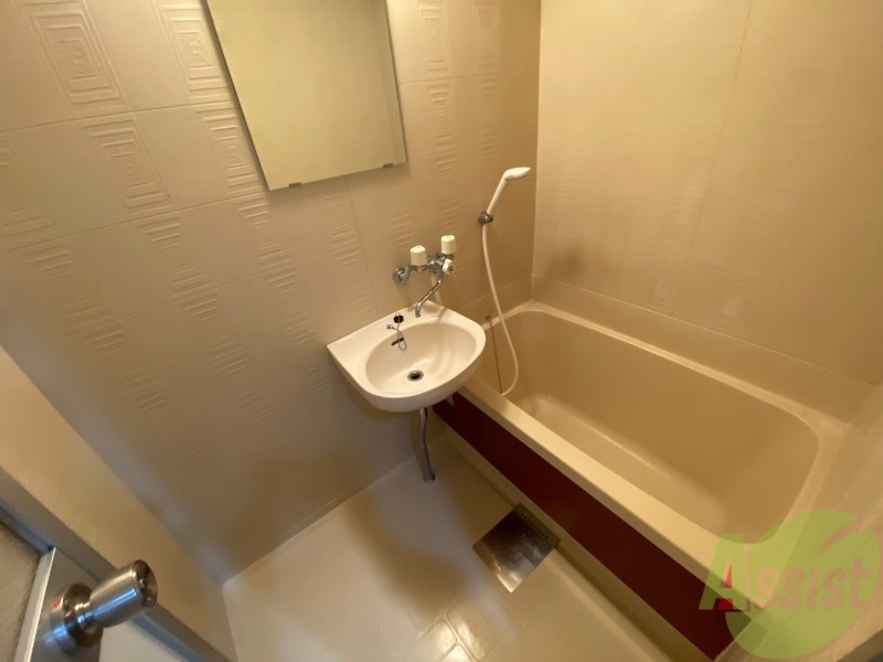 バス・シャワールーム　ユニットバスです。疲れを癒すのに欠かせませんね！