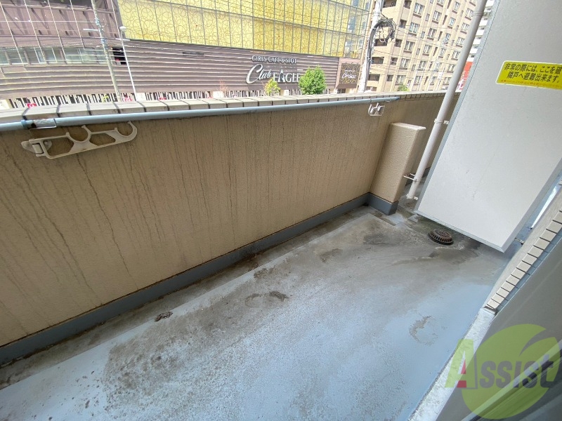 バルコニー　バルコニーは幅があり、広い印象を受けました。