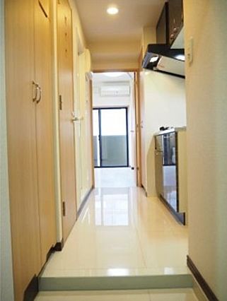 玄関　※別部屋の参考写真です。