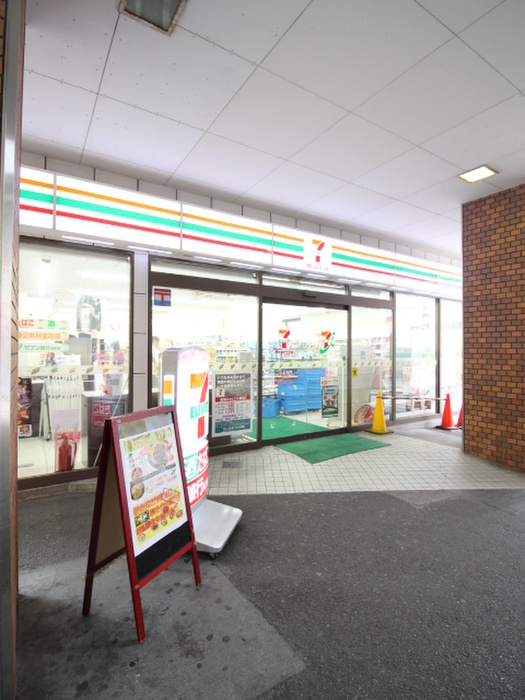 コンビニ　セブンイレブン（コンビニ）まで640m