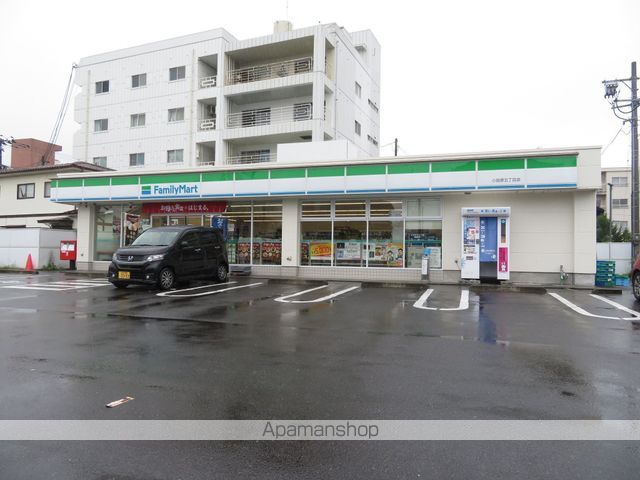 コンビニ　ファミリーマート（コンビニ）まで200m