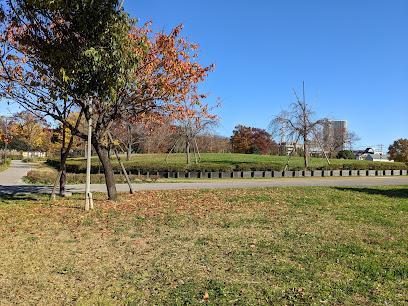 公園　多目的広場（公園）まで350m