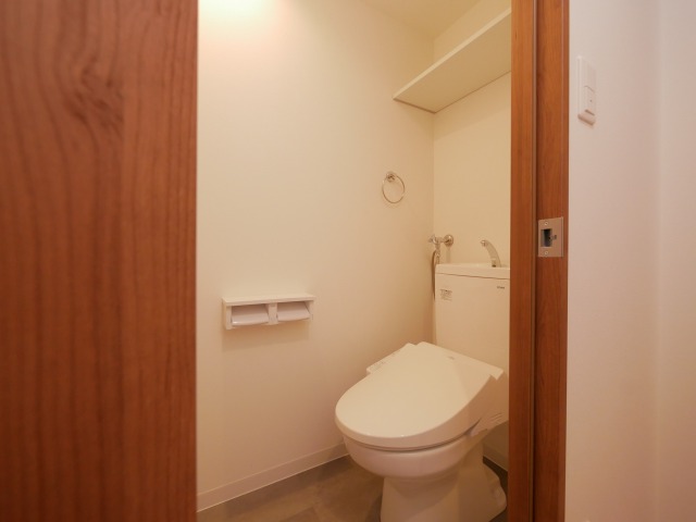 トイレ　快適なウォシュレット付きです♪