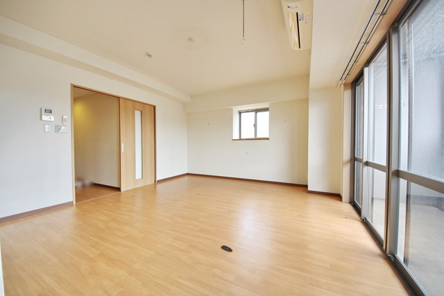 居室・リビング　別号室参考写真