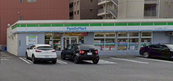 コンビニ　ファミリーマート（コンビニ）まで3912m