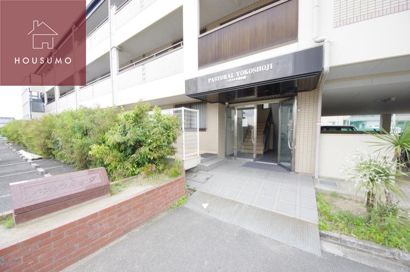 エントランス　落ち着いたエントランスです