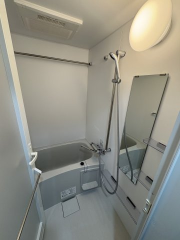 バス・シャワールーム　落ち着いた空間のお風呂です