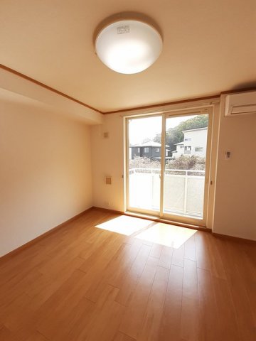 居室・リビング　こちらの居間で趣味の時間をお楽しみください