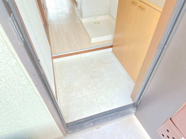 玄関　2022年登録・B-102号室の写真