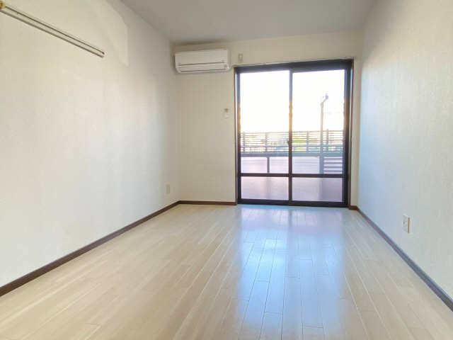 居室・リビング　2022年登録・B-102号室の写真