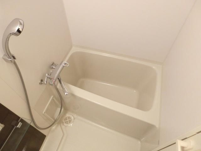 バス・シャワールーム　浴室乾燥機付きのバスルーム