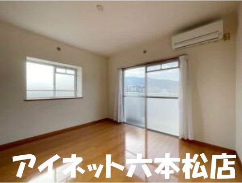 居室・リビング　日当たりの良い生活空間です