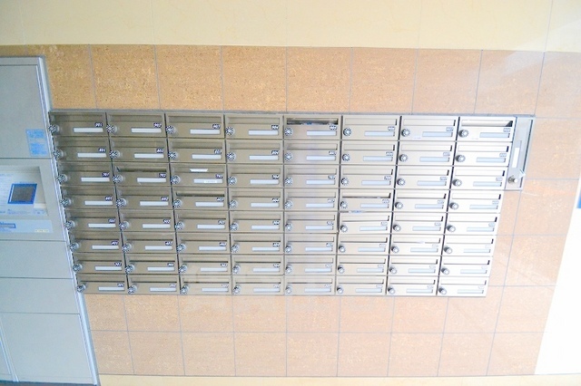 ロビー　ポスト