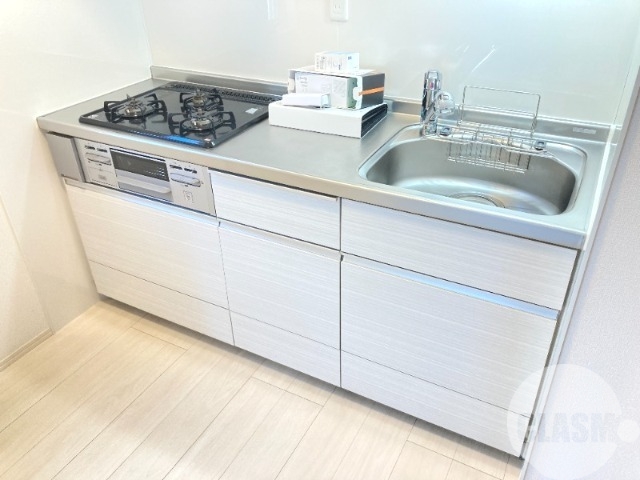 キッチン　効率よくお料理できる３口コンロ付き♪