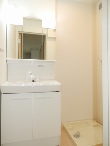 洗面設備　脱衣スペースもあります