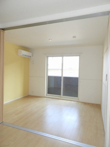 居室・リビング　こちらの居間で趣味の時間をお楽しみください