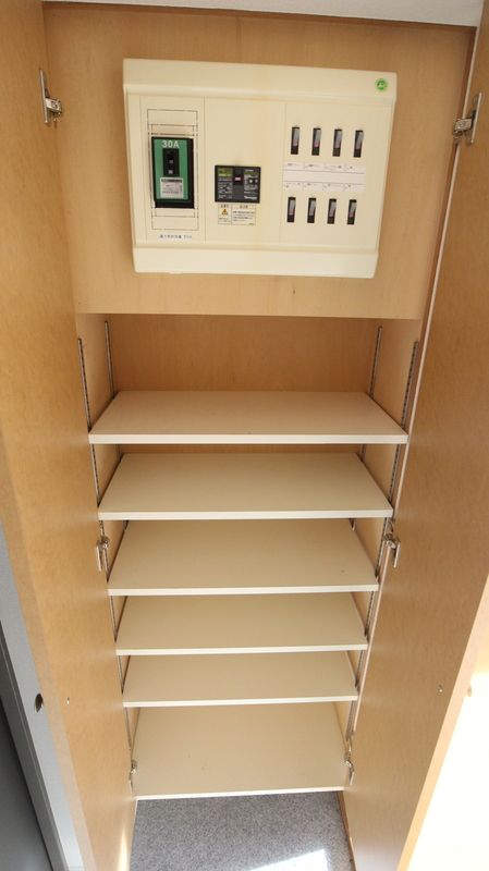 玄関　玄関収納あり