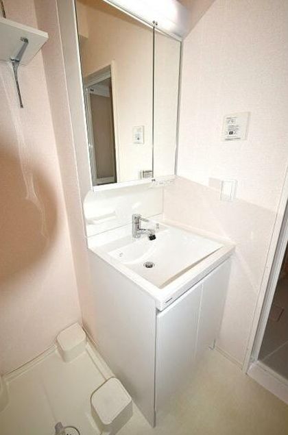 洗面設備　洗面独立で朝の準備もバッチリ。