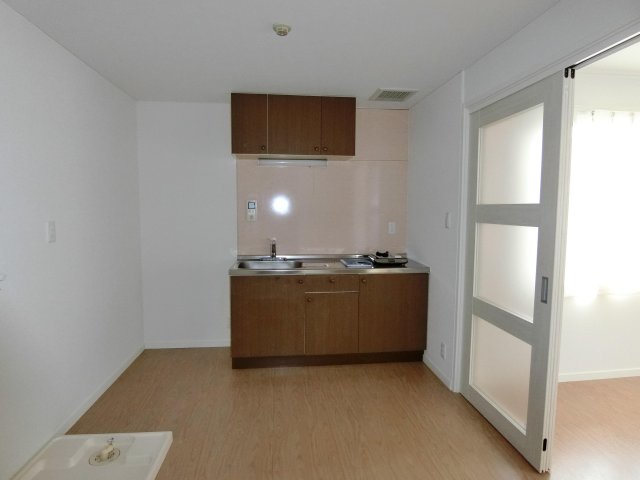 玄関　玄関横に洗濯機置場