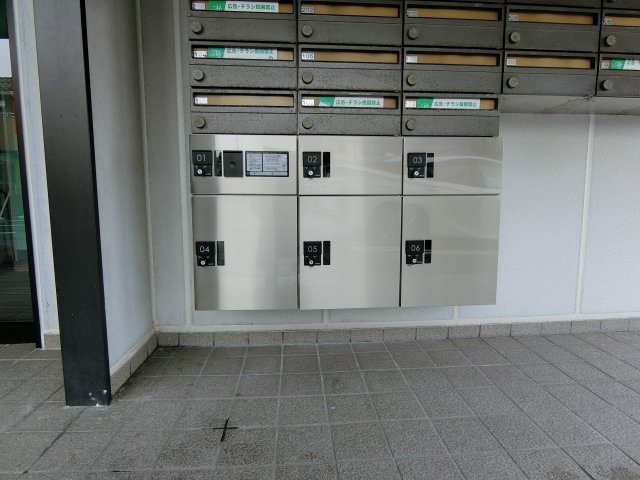 セキュリティ　鍵付きポストと宅配ボックスで留守でも安心！