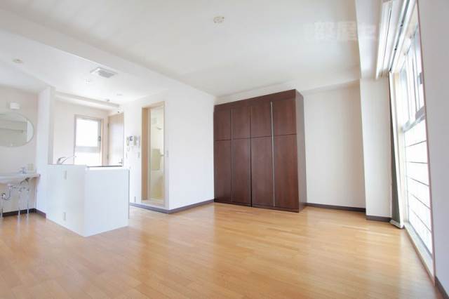 居室・リビング　広々としたワンルームですよ。