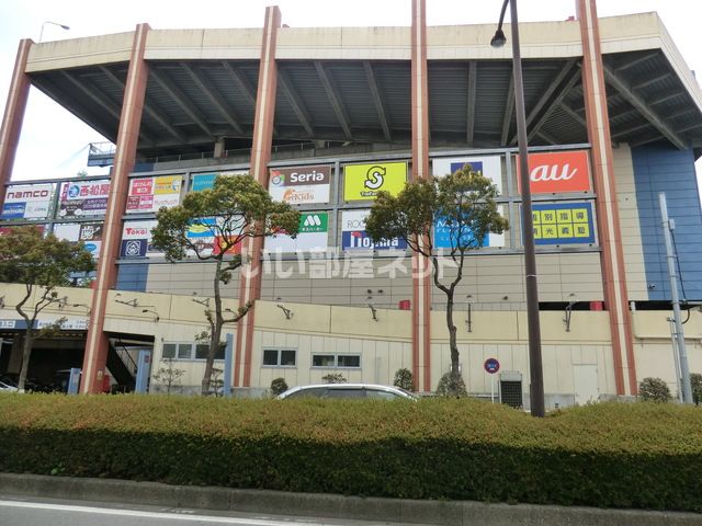 ショッピングセンター　クロスガーデン多摩（ショッピングセンター）まで1428m