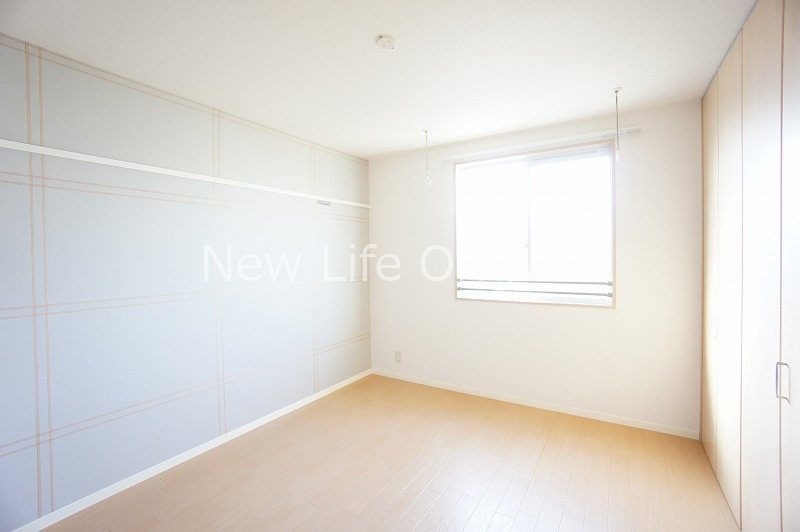 その他部屋・スペース　室内物干し付きの6.4帖の洋室です☆