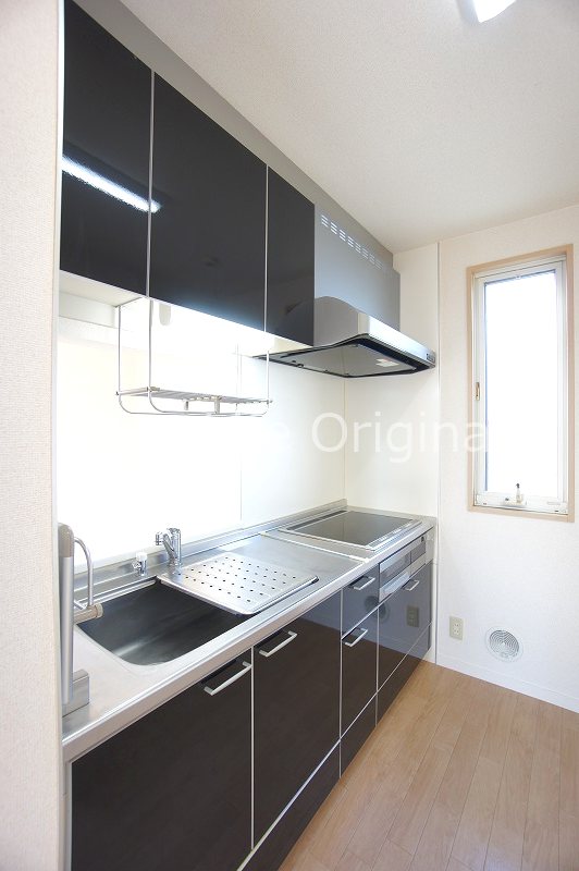 キッチン　ビルトイン3口IHコンロ付きのシステムキッチンです☆