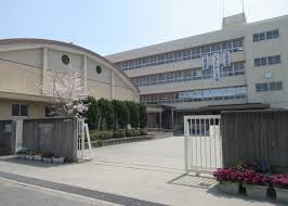 中学校　茨木市立西陵中学校（中学校）まで1556m
