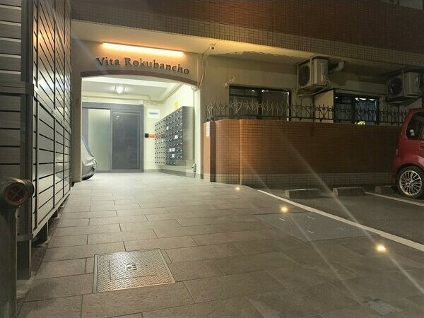 エントランス　建物の内部です