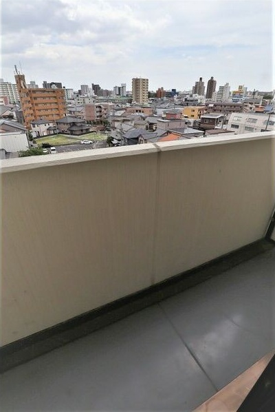 バルコニー　開放的で明るい空間を演出してくれるバルコニーです