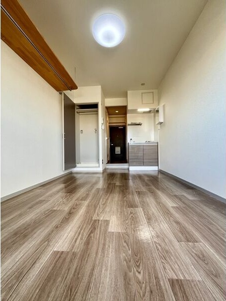 居室・リビング　こちらの居間で趣味の時間をお楽しみください