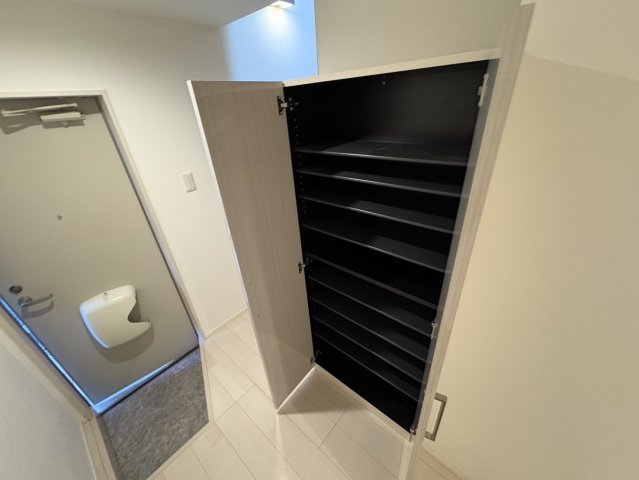 玄関　メゾンド琥珀