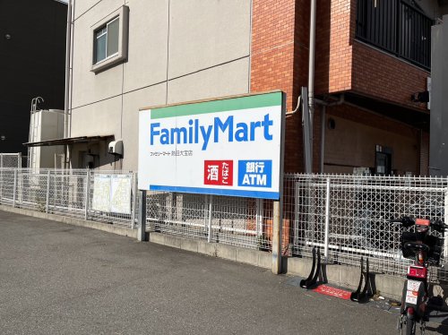 コンビニ　ファミリーマート 大宝店（コンビニ）まで568m