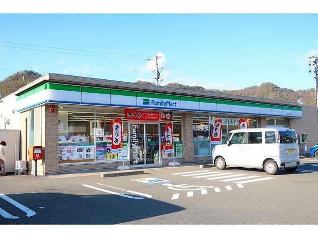 コンビニ　ファミリーマート（コンビニ）まで1100m