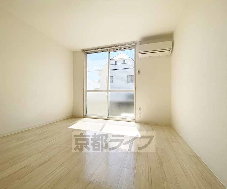 居室・リビング　落ち着いた雰囲気のお部屋です