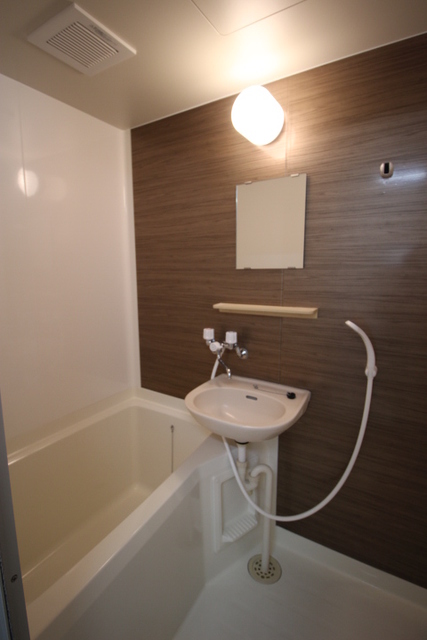 洗面設備　綺麗なバスルーム