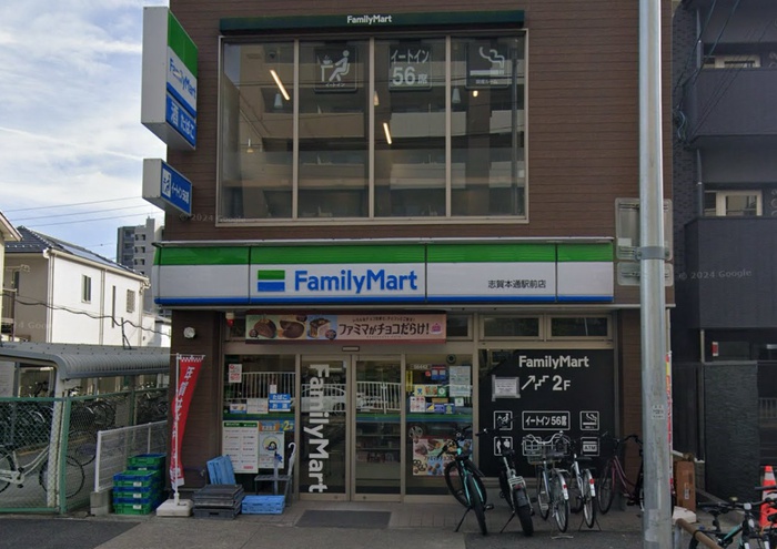 コンビニ　ファミリーマート（コンビニ）まで392m