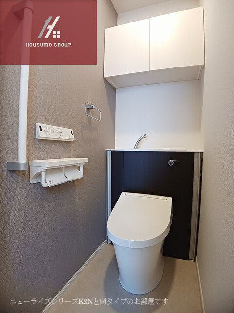 トイレ　同施工会社・同型モデルの室内です。（参考写真・イメージ写真）