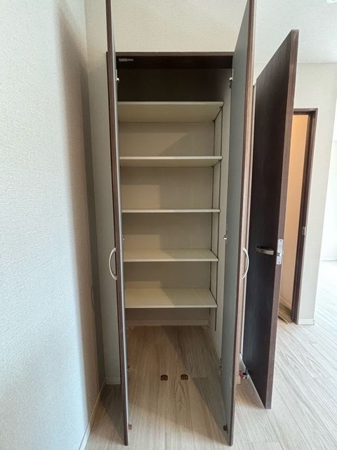 キッチン　※建築途中の写真ですキッチンリネン庫